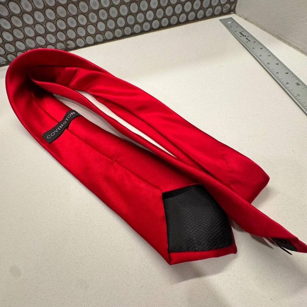 Vintage Covington Tie Red Solid 100%‎ Silk Preppy Presidential Old Money Casual